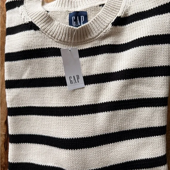 24/7 Split-Hem Crewneck Sweater
by Gap - Picture 3 of 4